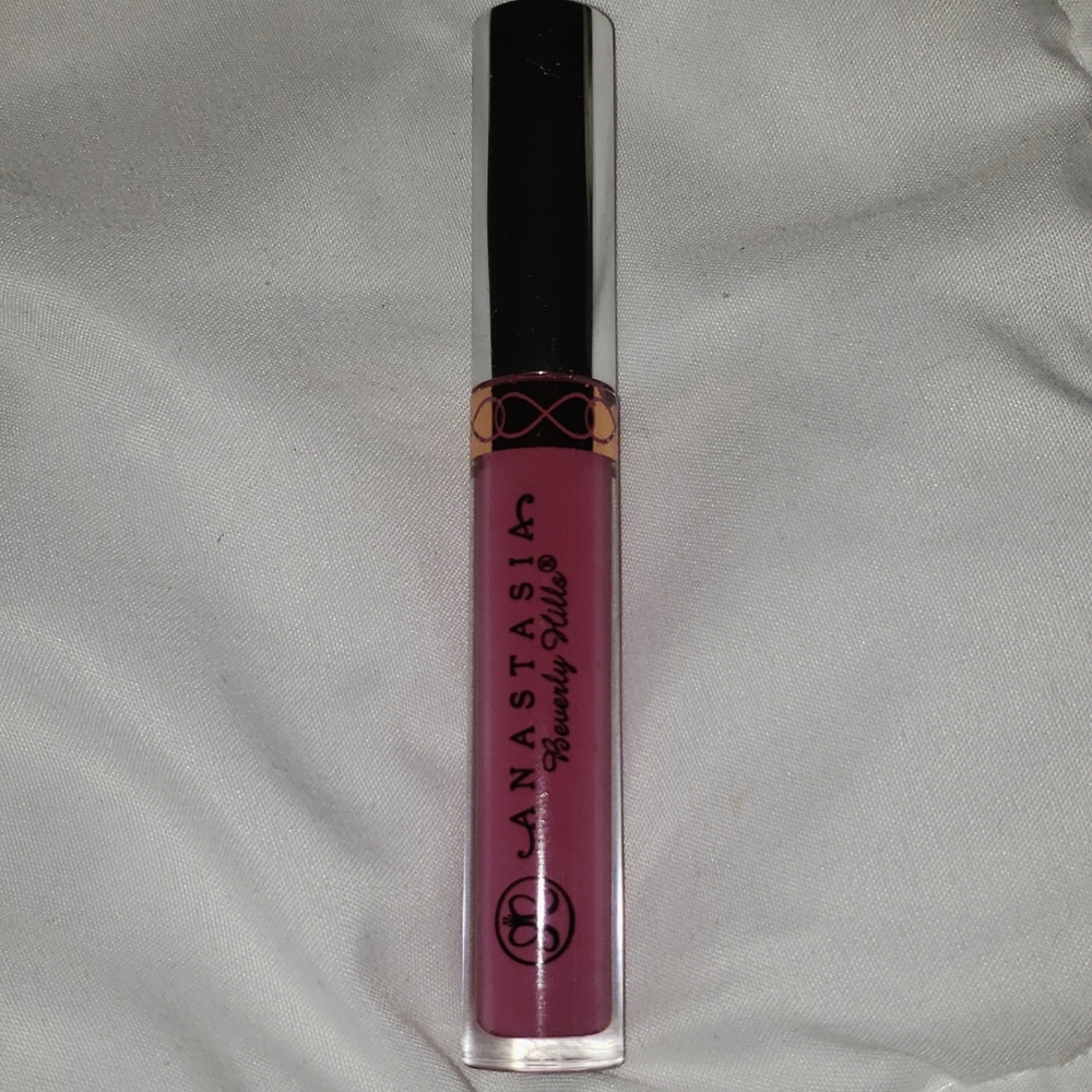 Anastasia Beverly Hills Soft Lilac matte lipstick